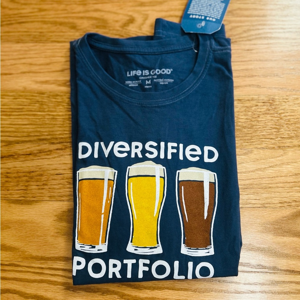 Life is Good Men’s Medium T-Shirt “Diversified Portfolio” Beer Graphic - New